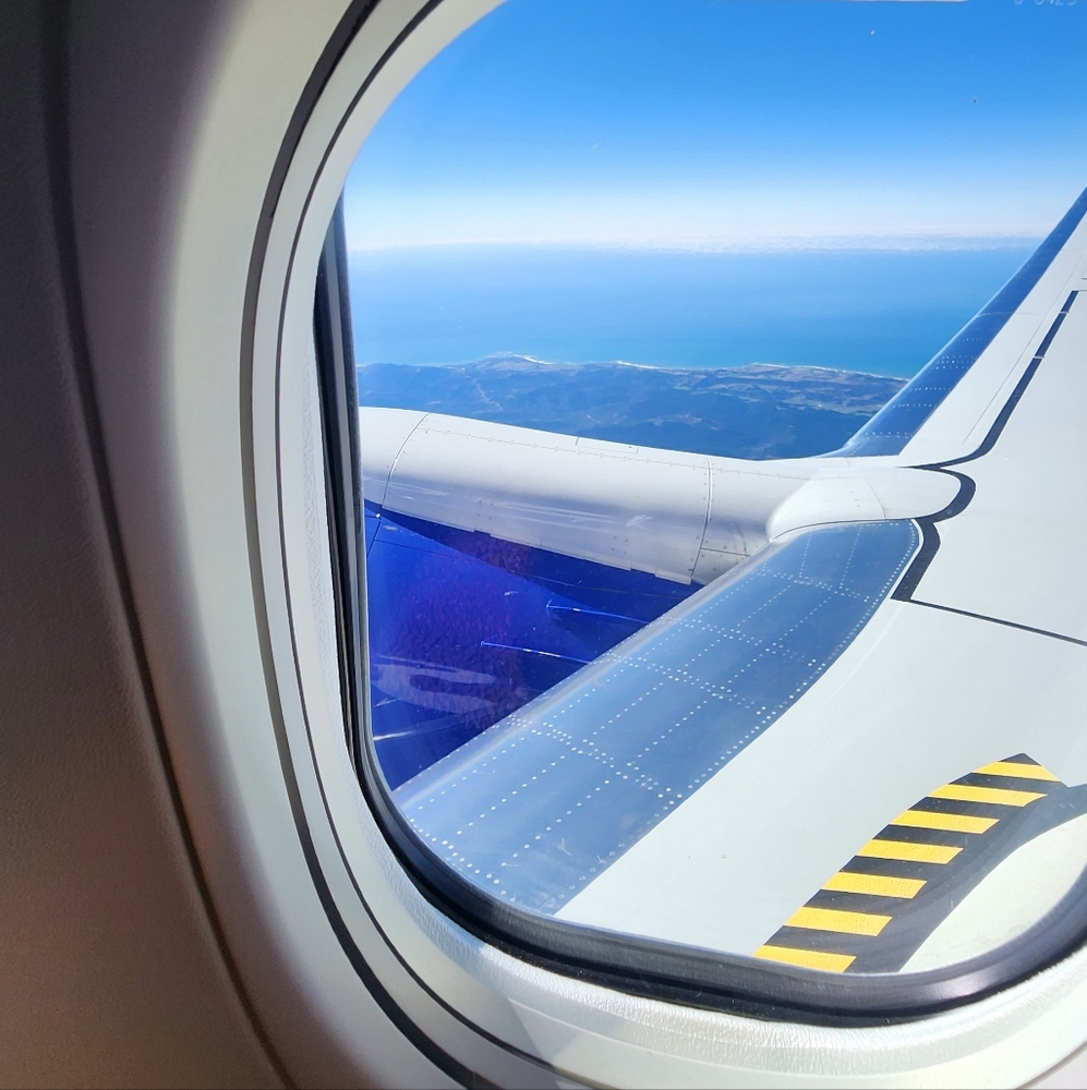 Meet your Poshers, Mo and Lai 💛